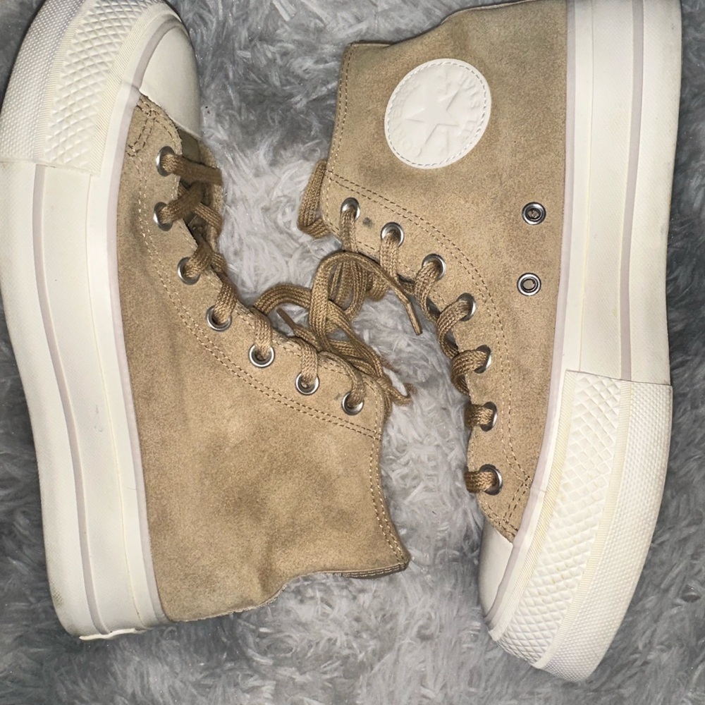 Converse Chuck Taylor All Star High-Top Tan Suede Sneakers - EUC Size 8.5